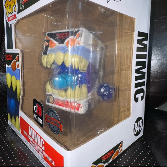 Gamestop Exclusive Funko POP! and Die: Dungeons and Dragons Mimic 6-inch D20 - Picture 3 of 9